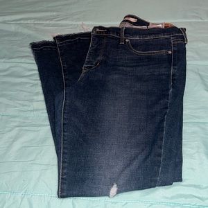 311 Shaping Skinny Women Levi’s With Holes